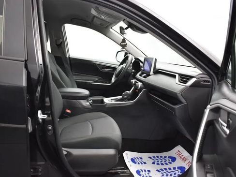 Used 2024 Toyota RAV4 XLE FWD image 17