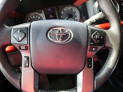 Used 2020 Toyota Tacoma TRD Off-Road AWD/4WD image 21