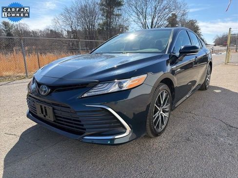 Used 2021 Toyota Camry XLE w/ Cold Weather Package image 6