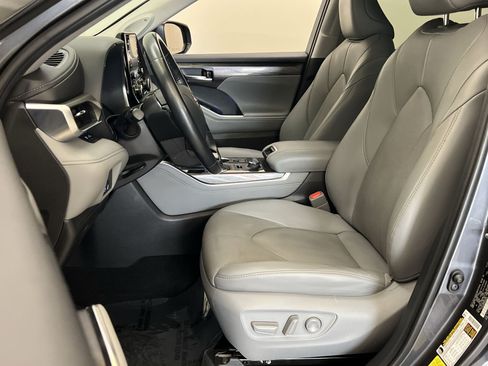 Used 2021 Toyota Highlander Limited AWD/4WD image 12