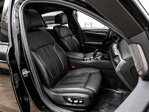 Used 2018 BMW M550i xDrive image 30