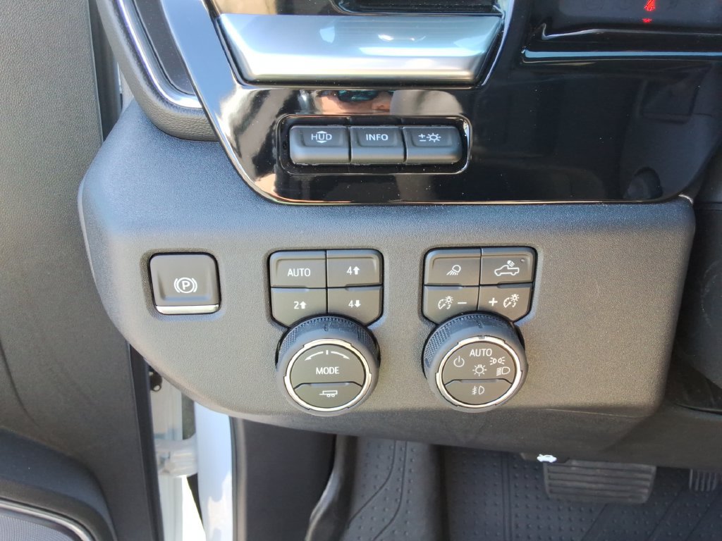 Certified 2026 Chevrolet Silverado 1500 High Country AWD/4WD image 39