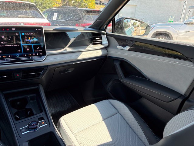 Certified 2026 Volkswagen Tiguan SE R-Line AWD/4WD image 18