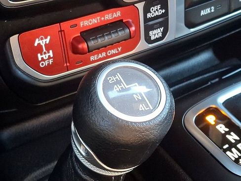 Used 2024 Jeep Wrangler Unlimited Rubicon AWD/4WD image 24