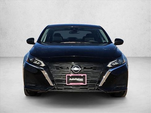 Used 2025 Nissan Altima 2.5 SV FWD image 2