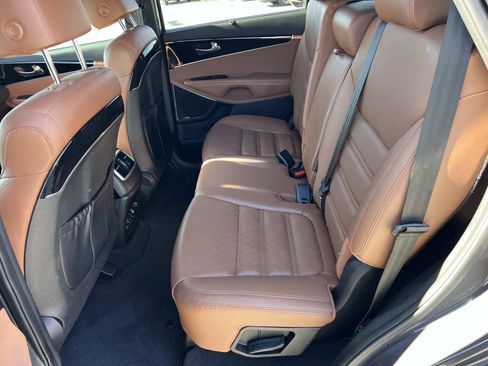 Used 2019 Kia Sorento SX image 20