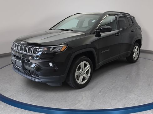 Used 2023 Jeep Compass Latitude w/ Sun and Sound Group AWD/4WD image 1