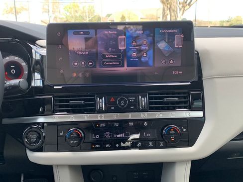 New 2026 Nissan Pathfinder SL image 15