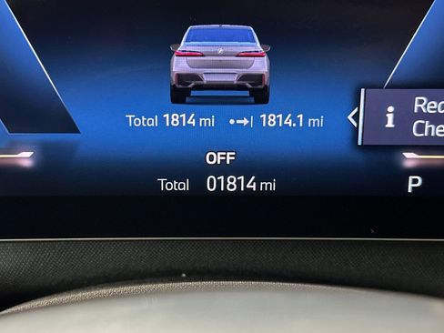 Certified 2023 BMW 740i image 19