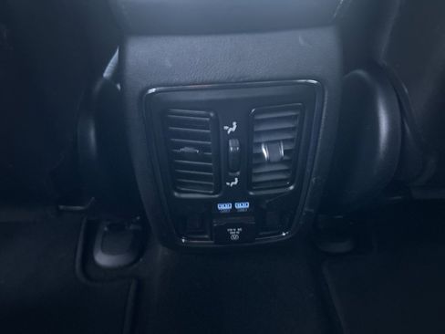 Used 2021 Jeep Grand Cherokee Limited image 22