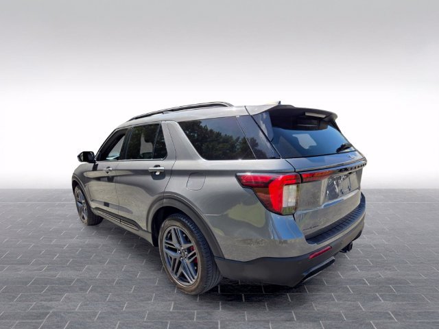 Used 2025 Ford Explorer ST-Line w/ ST-Line Street Pack AWD/4WD image 5