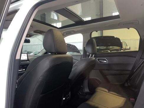 Used 2025 Nissan Rogue Platinum w/ Tech Package AWD/4WD image 8