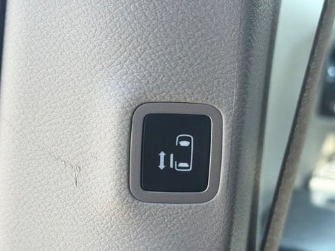 Used 2022 Chrysler Voyager LX FWD image 19