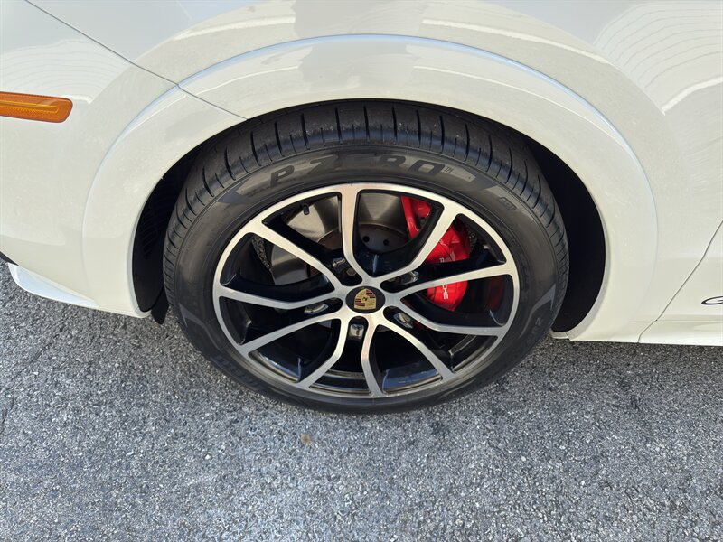 Used 2022 Porsche Cayenne GTS AWD/4WD image 12