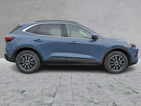 Used 2024 Ford Escape SE w/ PHEV Premium Package image 7