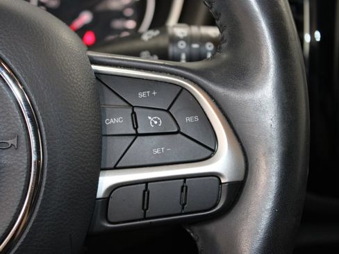 Used 2018 Jeep Compass Latitude FWD image 34