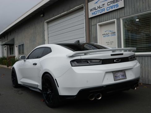 Used 2018 Chevrolet Camaro ZL1 image 17