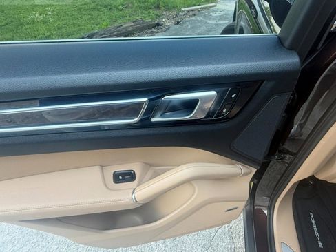 Used 2019 Porsche Cayenne AWD/4WD image 21