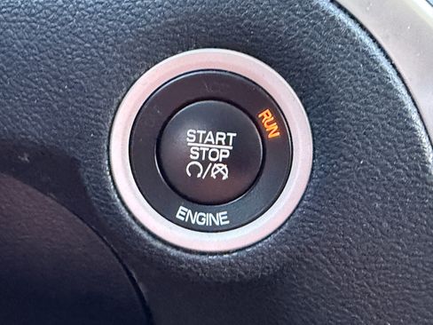 Used 2015 Chrysler 300 C image 24