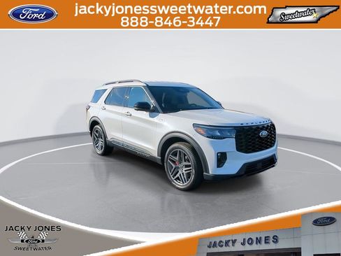 Certified 2025 Ford Explorer ST-Line w/ Premium Package image 2