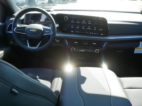 New 2026 Chevrolet Suburban Premier w/ Sun And Tow Package AWD/4WD image 9