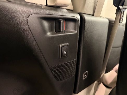 Used 2023 Chrysler Pacifica Limited FWD image 17