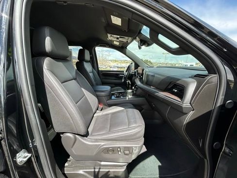 Used 2025 Chevrolet Suburban Z71 AWD/4WD image 33
