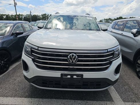 Used 2025 Volkswagen Atlas SE AWD/4WD image 2