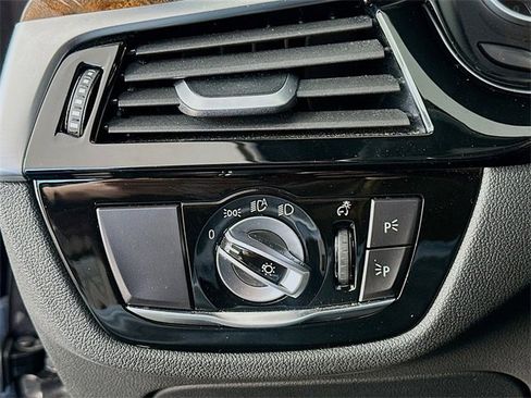 Used 2019 BMW 540i xDrive w/ Premium Package image 10