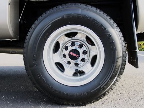 Used 2004 GMC Sierra 3500 SLT w/ Heavy-Duty Power Package image 50