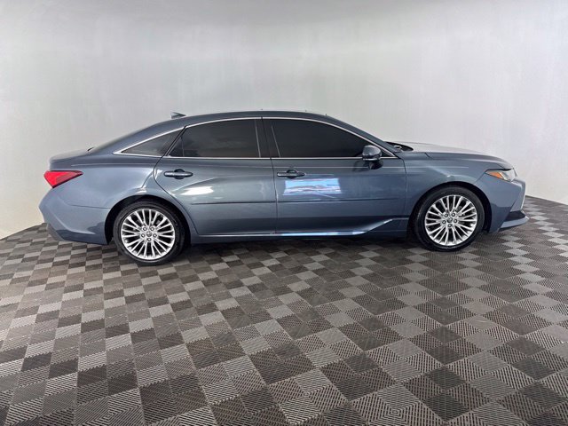 Used 2019 Toyota Avalon Limited w/ Advanced Safety Package FWD image 4