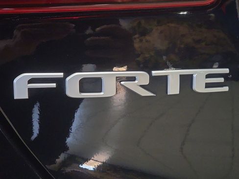 Used 2023 Kia Forte GT-Line w/ GT-Line Technology Package FWD image 11