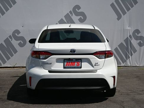 Used 2025 Toyota Corolla LE w/ LE Premium Package FWD image 5