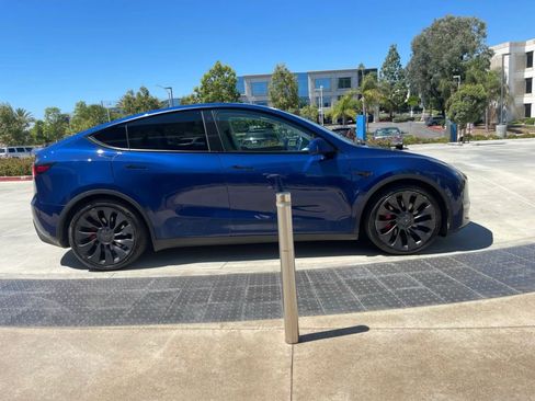 Used 2023 Tesla Model Y Performance AWD/4WD image 8