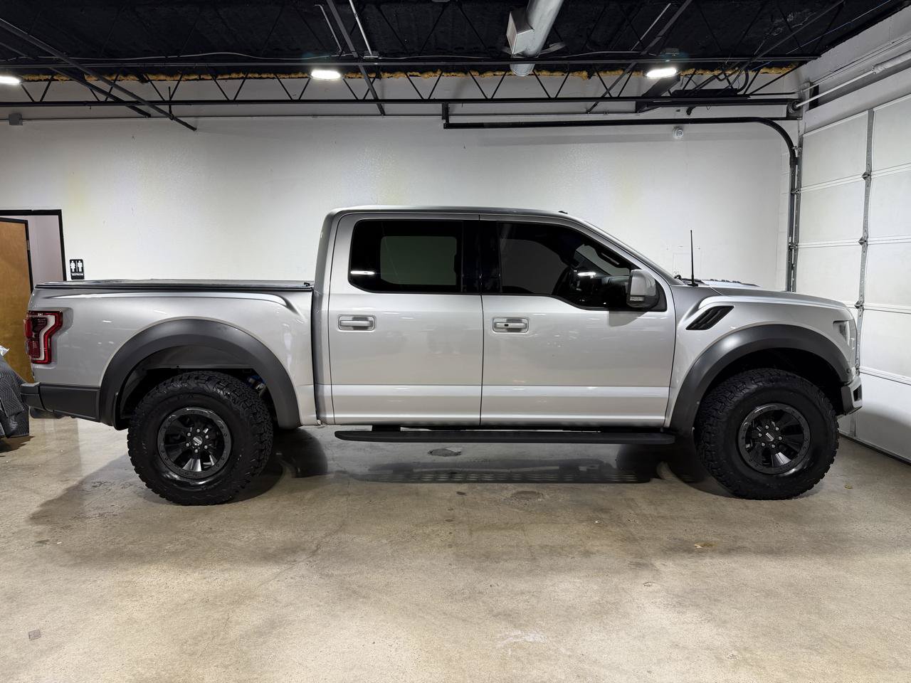 Used 2018 Ford F150 Raptor w/ Equipment Group 802A Luxury AWD/4WD image 5