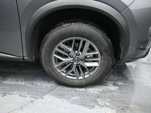 Used 2024 Nissan Rogue S image 17