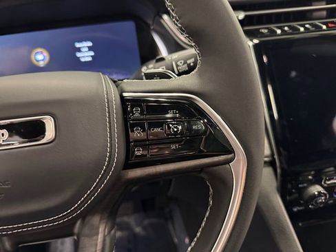 New 2025 Jeep Grand Cherokee Overland w/ Luxury Tech Group IV AWD/4WD image 19