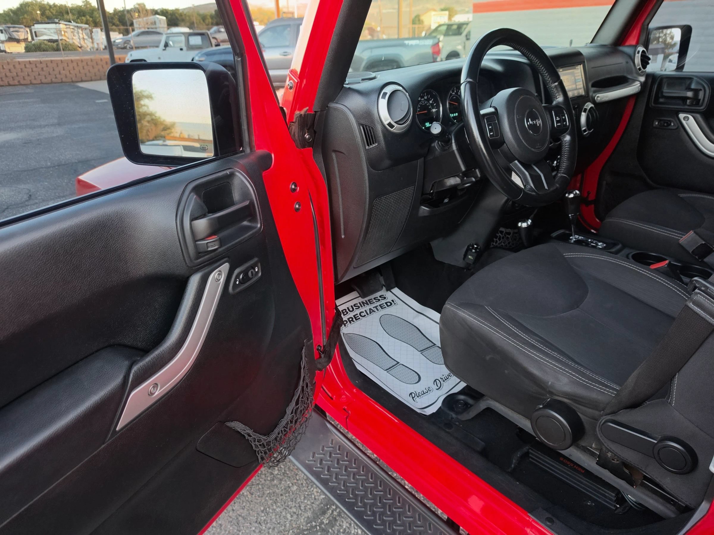 Used 2018 Jeep Wrangler Unlimited Sahara AWD/4WD image 14