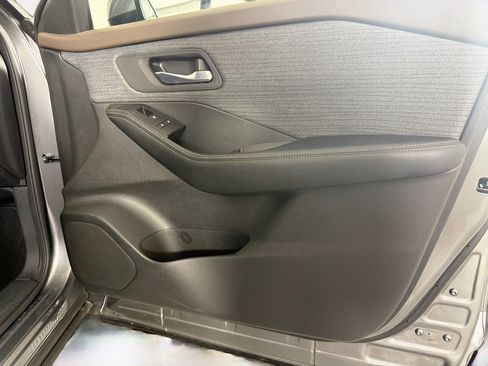 Used 2023 Nissan Rogue SV FWD image 30