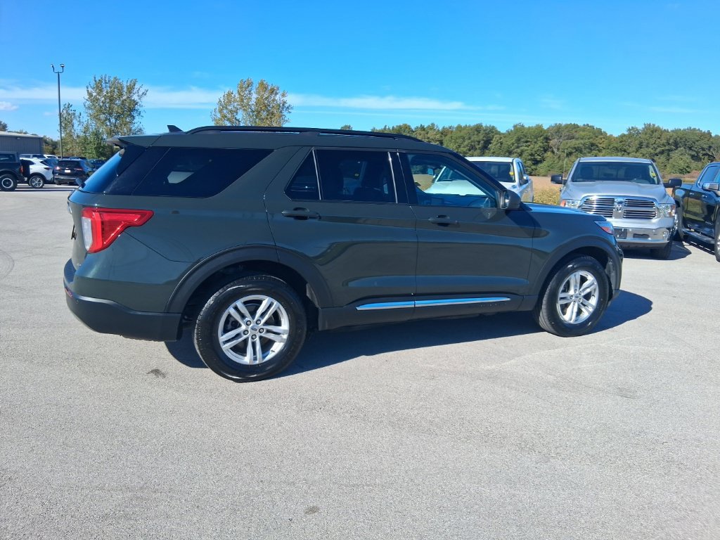 Used 2023 Ford Explorer XLT AWD/4WD image 4