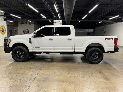 Used 2017 Ford F250 Lariat w/ Chrome Package AWD/4WD image 4
