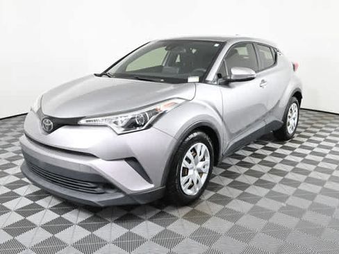 Used 2019 Toyota C-HR LE image 2