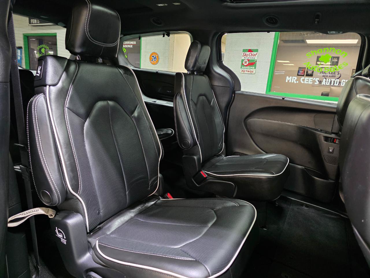 Used 2019 Chrysler Pacifica Limited w/ Advanced Safetytec Group FWD image 24
