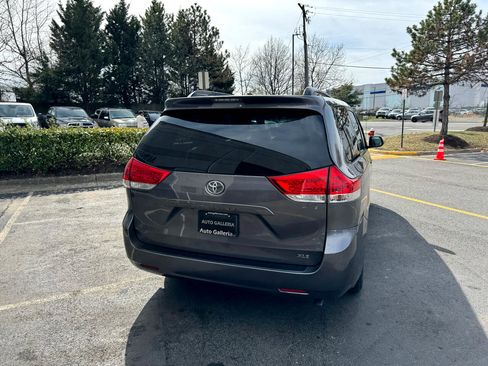 Used 2011 Toyota Sienna Limited image 15