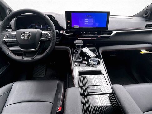 New 2026 Toyota Sienna XSE image 4