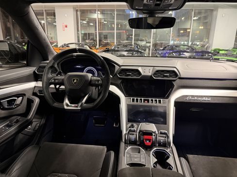 Used 2021 Lamborghini Urus image 9