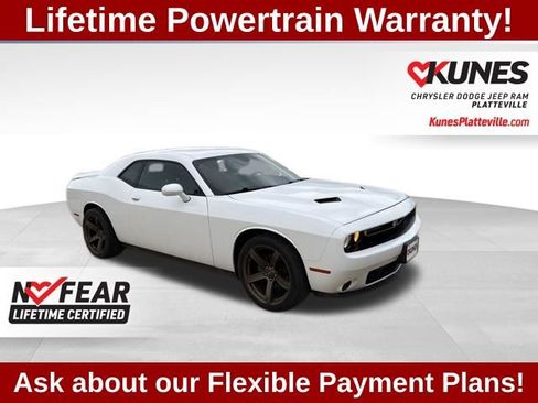 Used 2019 Dodge Challenger SXT RWD image 2
