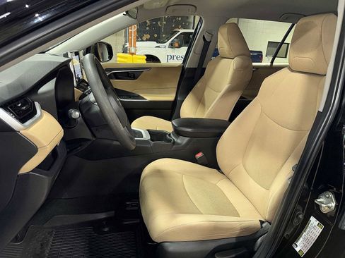 Certified 2024 Toyota RAV4 LE AWD/4WD image 15