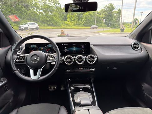 Used 2023 Mercedes-Benz GLA 250 4MATIC image 11