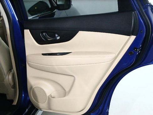 Used 2020 Nissan Rogue SV image 31